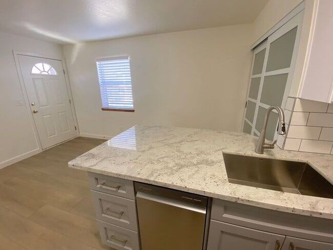 Building Photo - "TinyHouse" Apartment Downstairs - Washer/Dryer, Dishwasher, AC, Parking Space