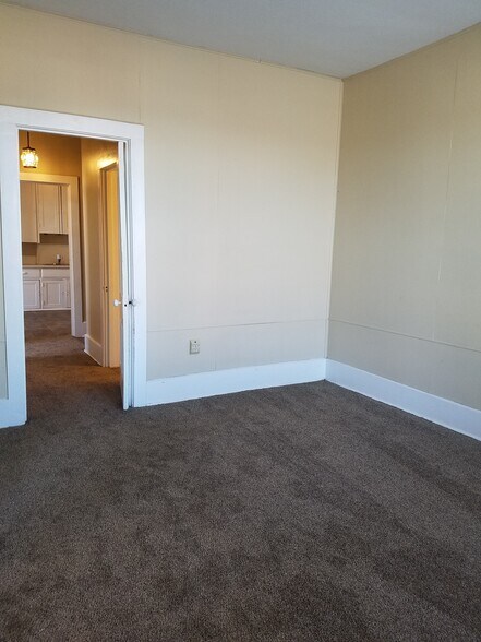 Building Photo - 504 S Central Ave