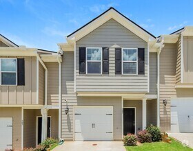 Building Photo - 414 Highwood Ln