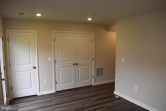 Building Photo - 119 Brashear Ct