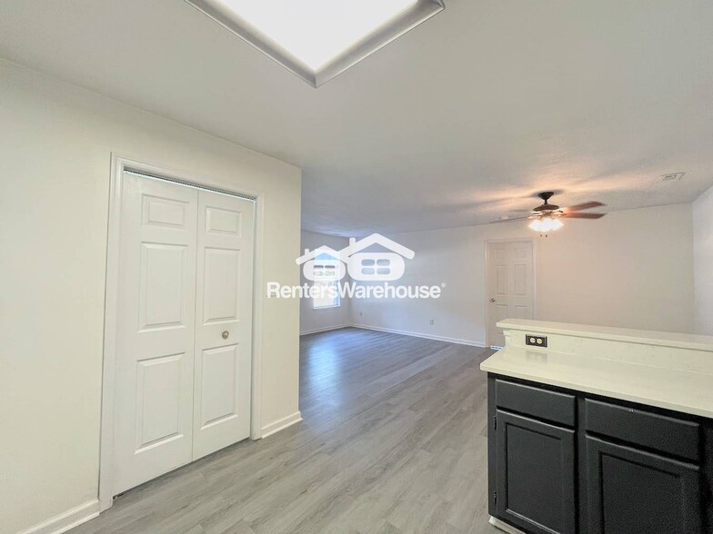 Building Photo - 2801 Leeds Ct
