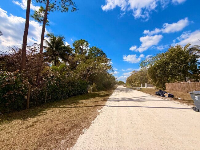 Building Photo - 15859 68th Ct N