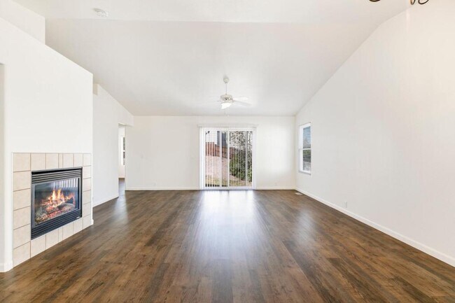 Building Photo - 8703 Silver Glen Dr