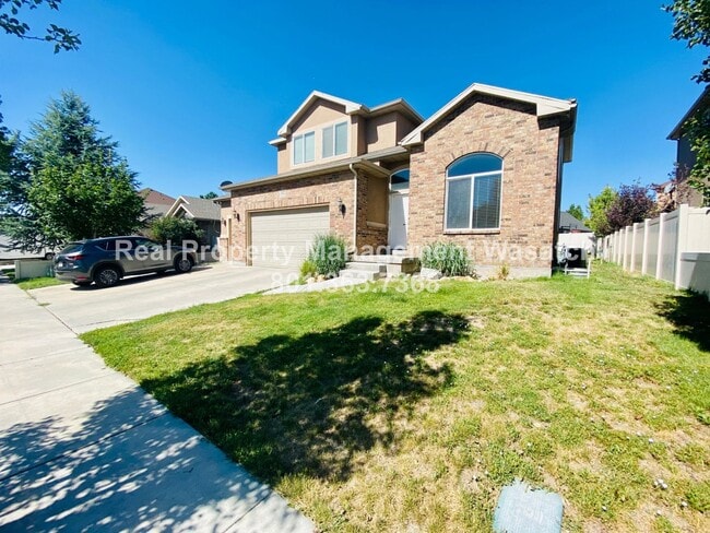 Building Photo - 5 Bedroom 3 Bathroom Riverton Home!