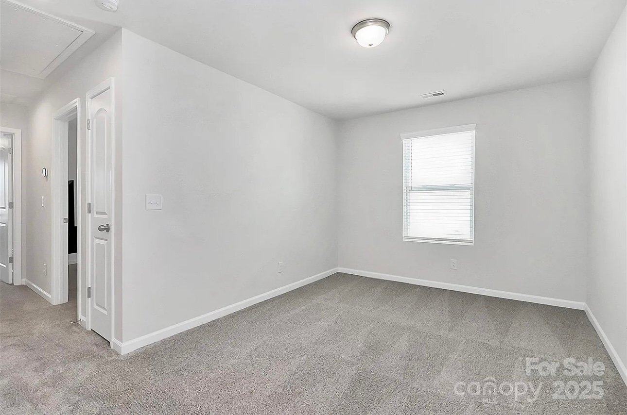 Building Photo - 16042 Red Buckeye Ln