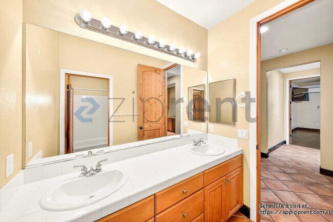 Building Photo - 1485 Clearview Cir