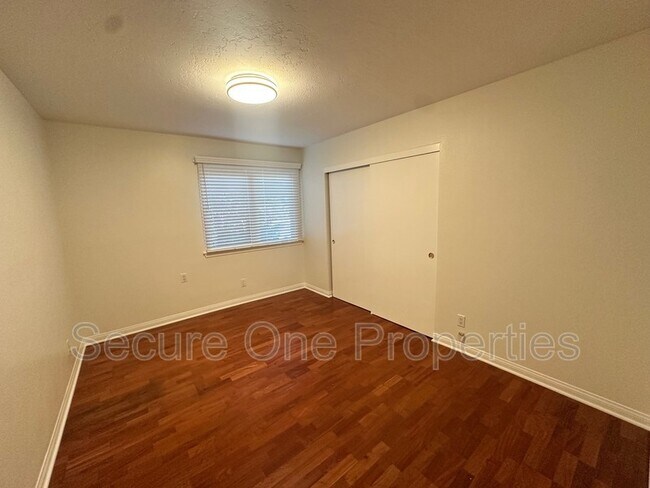 Building Photo - 1390 Calle Pecos