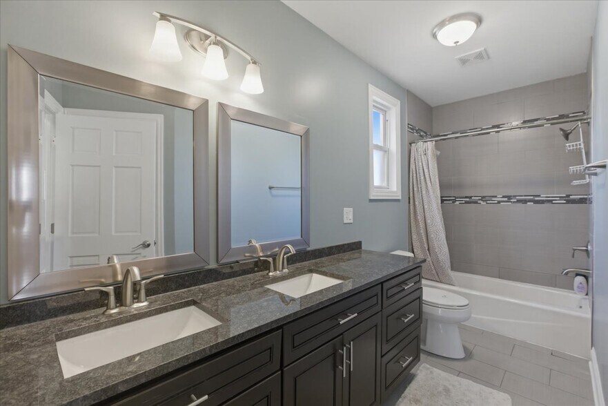 Building Photo - 1828 W Berenice Ave