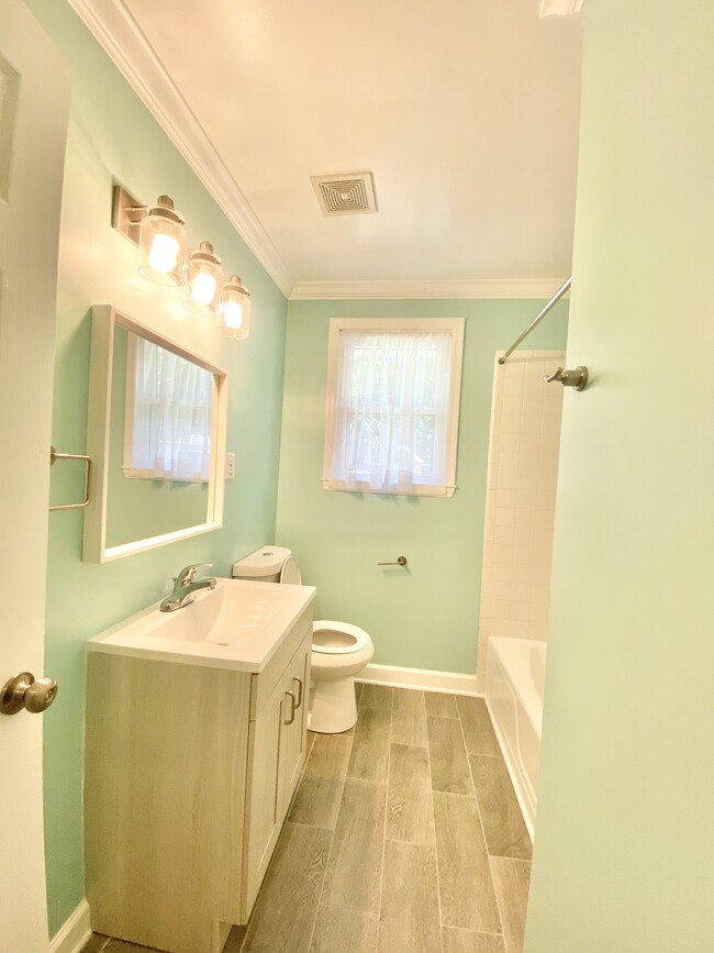 full bath #2 - 718 Harding Pl