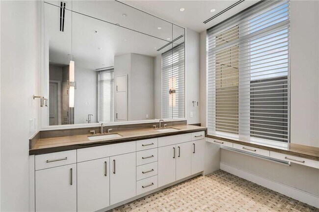 Building Photo - 3376 Peachtree Rd NE