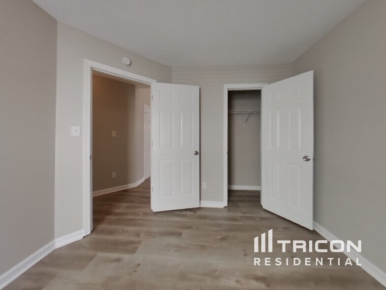 Building Photo - 7009 Glen Valley Way