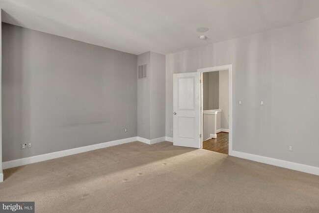 Building Photo - 23110 Lavallette Square