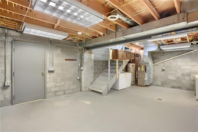 Building Photo - 316 Tarragonna St