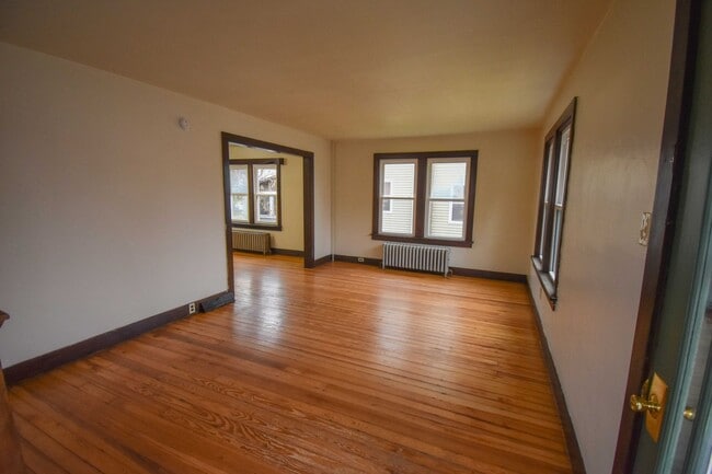 Building Photo - Spacious Three Bedroom House in Mill Hall!