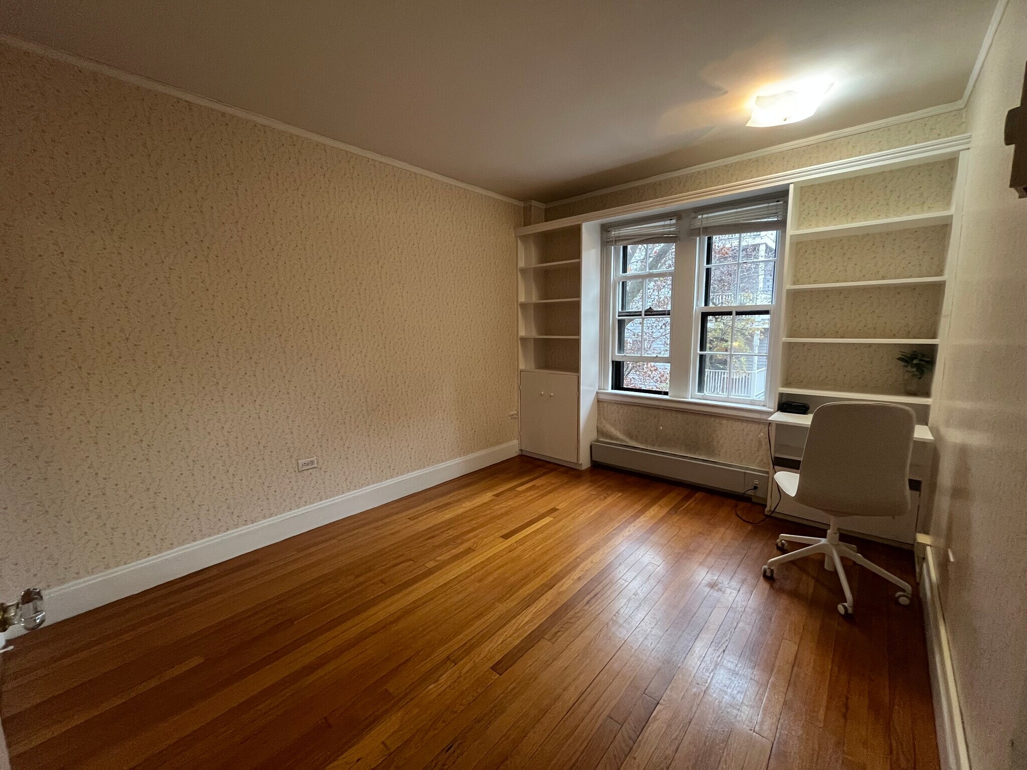 Building Photo - 988 Memorial Dr