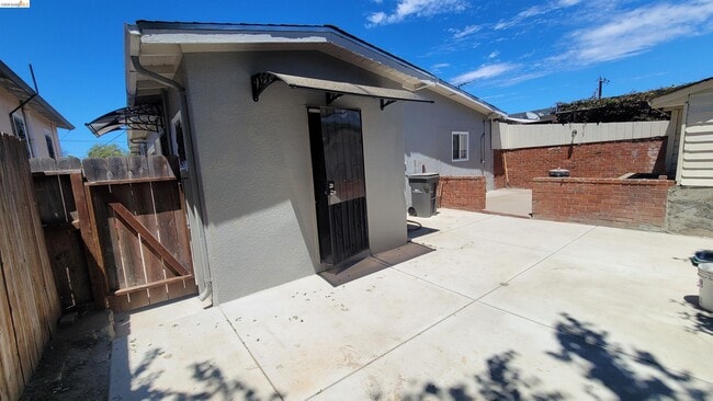 Building Photo - 2124 12th Ave