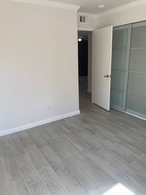 Building Photo - 16377 Lakeshore Dr