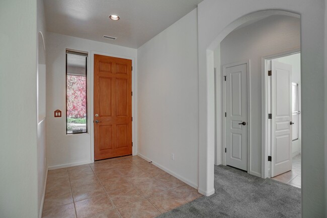 Building Photo - 3 Bedroom, 2 Bath Home in Prescott!