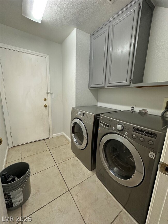 Building Photo - 8275 Cedar Leaf Dr