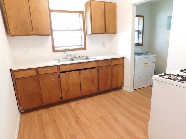 Building Photo - 1411 S Buchanan St