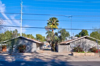 Building Photo - 933-945 S Farmer Ave