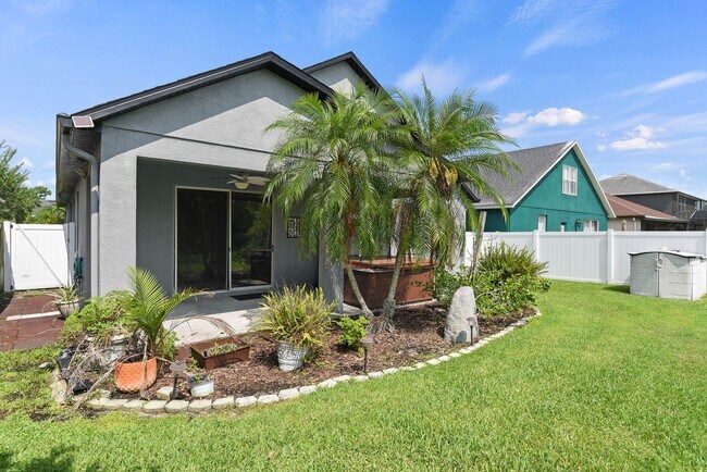 Building Photo - 3 bedroom, 3 bath with flex space  in Wint...