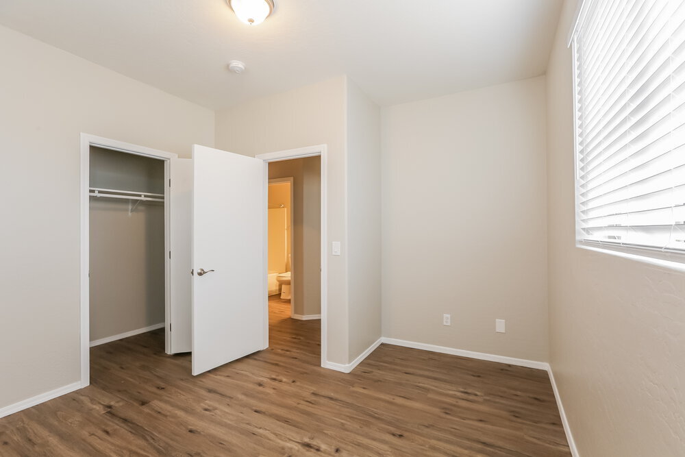 Building Photo - 113 E Windsong Dr