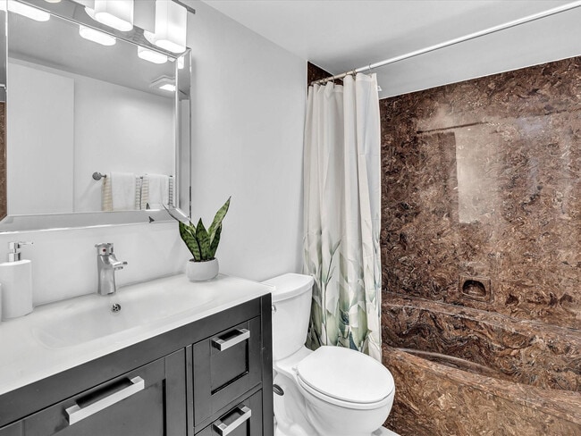 Building Photo - 5087 Oakhill Ln