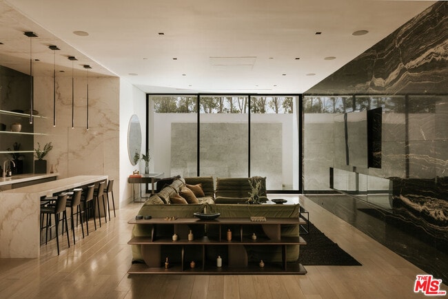 Building Photo - 1536 Blue Jay Way