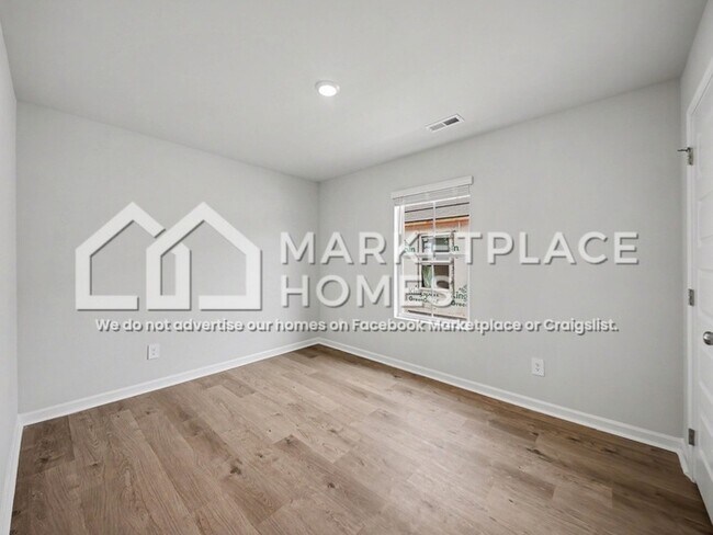 Building Photo - 1721 Amber Ave