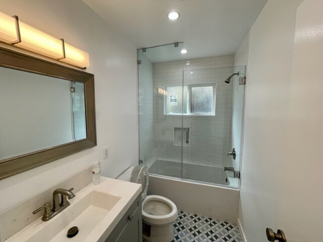 Building Photo - 2140 Beachwood Dr