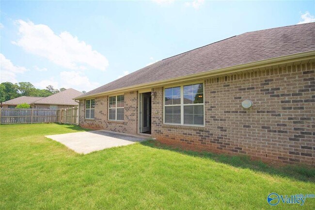 Building Photo - 115 Swan Pond Dr
