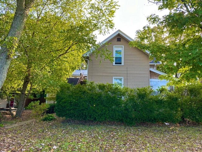 Building Photo - 18 E Salem St