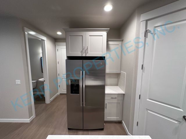 Building Photo - FREE RENT! Spacious 3-Bed Townhouse with 2.5 Baths in Charming Happy Valley!