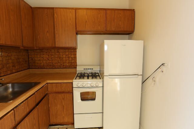 Building Photo - 744 W Belmont Ave