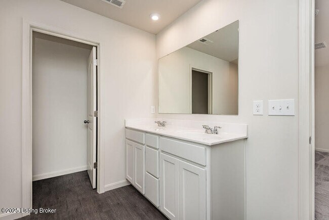 Building Photo - 4028 White Pne Ln