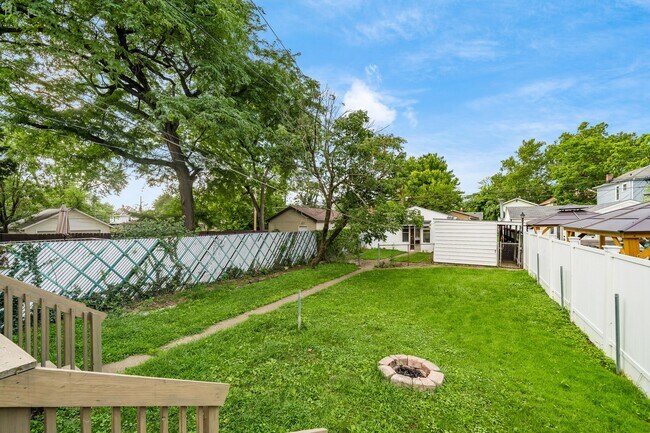 Building Photo - 144 E Tompkins St