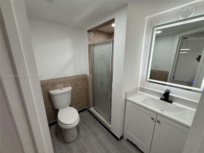 Building Photo - 7910 N Colony Cir