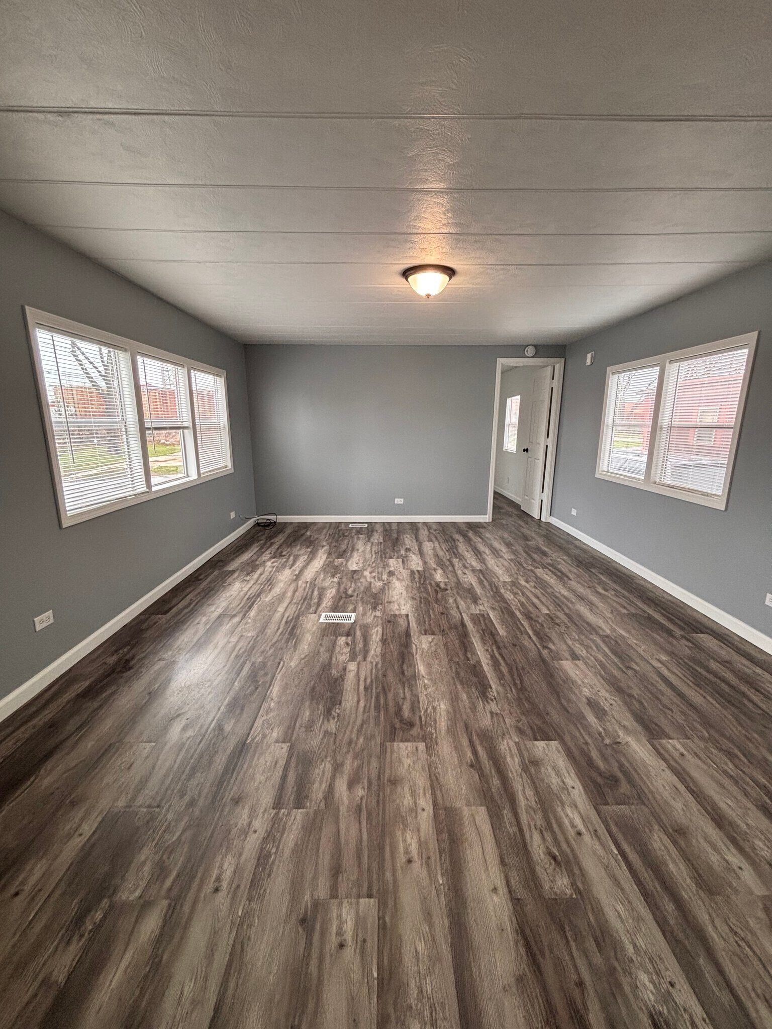 Building Photo - 14001 Western Ave