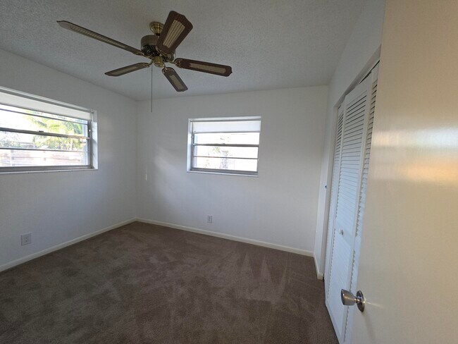 Building Photo - 231 Hibiscus St