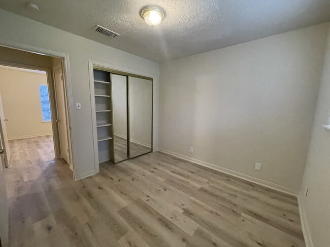 Building Photo - This charming house on a .25 acre lot close to Downtown/Historic Montgomery is a single story 3 b...