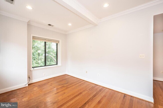 Building Photo - 1437 Spring Rd NW