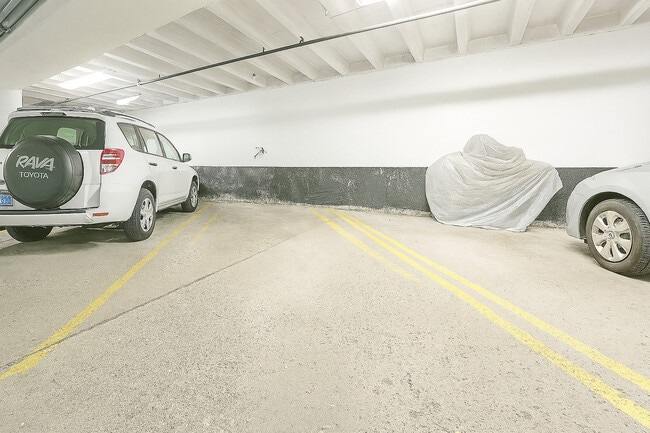 Building Photo - 6300 N Sheridan Rd