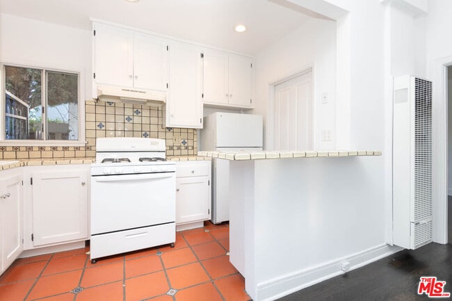 Building Photo - 522 N Alta Vista Blvd