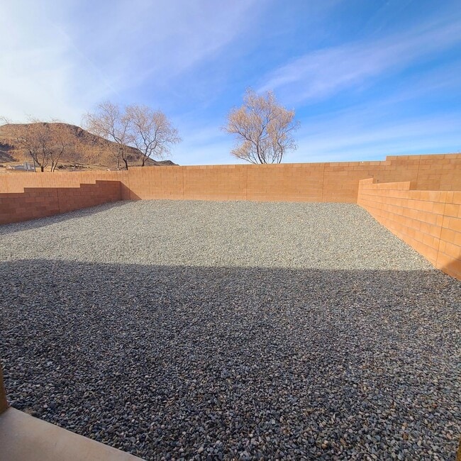 Building Photo - 4 bed 2 bath 1537 sq ft home