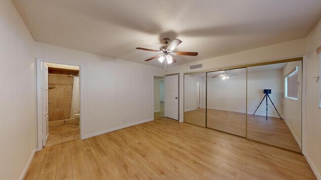 Building Photo - 356 E Desert Inn Rd