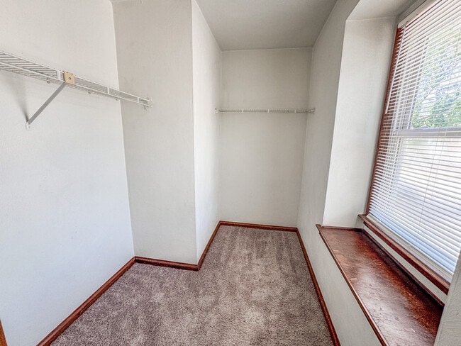 Building Photo - Charming 3 Bedroom, 1.5 Bathroom Townhome in Kempsville