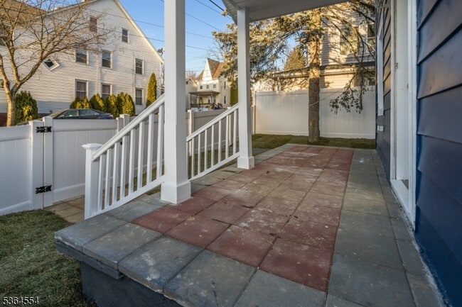 Building Photo - 288 Marshall St