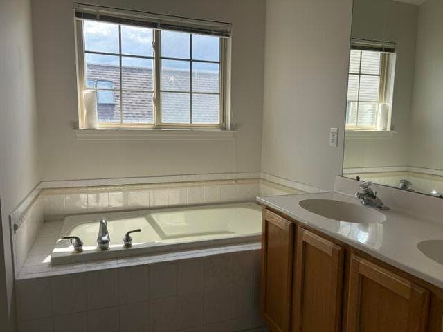 Building Photo - 5888 Villa France Ave