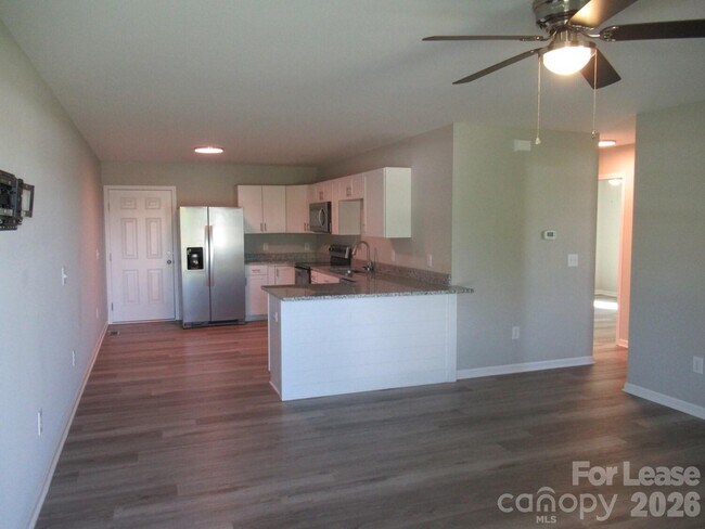 Building Photo - 174 Glen-Gar Dr